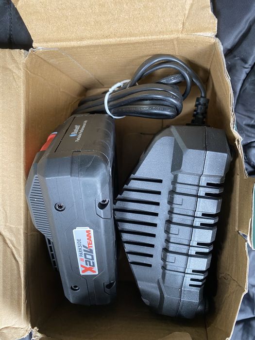 Oferta !Acumultator/ baterie parkside smart 4 Ah plus incarcator