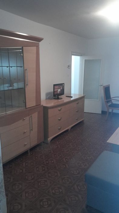 Închiriez apartament cu 2 camere