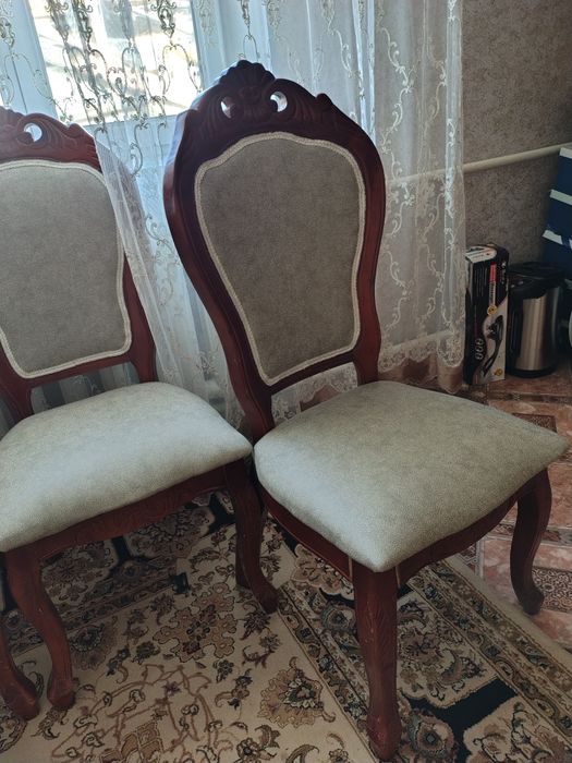 Продаю стулья 8 штук по 5000