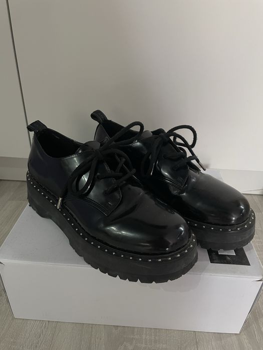 Дамски обувки на марката DKNY