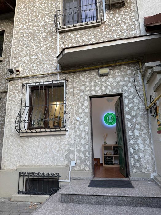 Spații pentru educație, workshopuri și consiliere