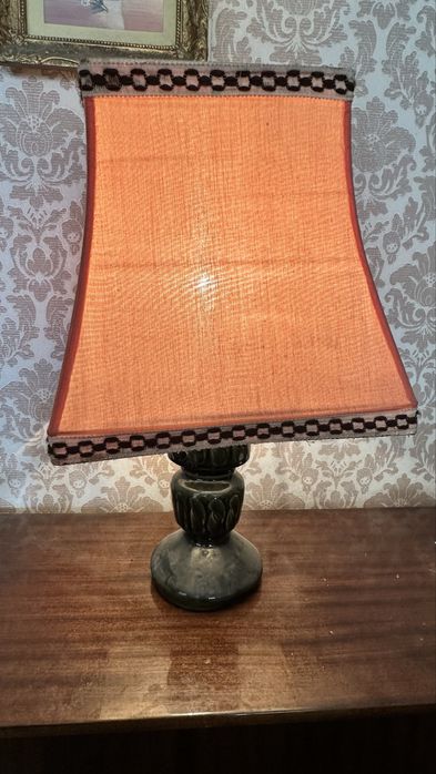 Ретро настолна лампа