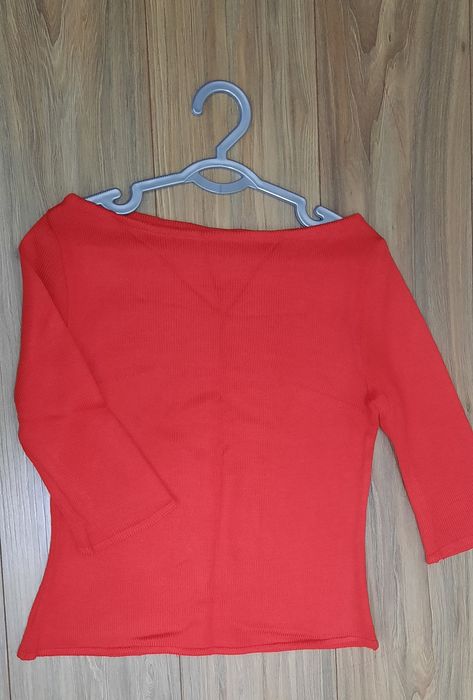 Женская кофта. Красного цвета