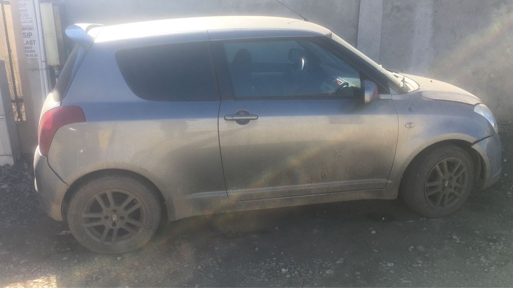 Dezmembrez suzuki swift 1.3