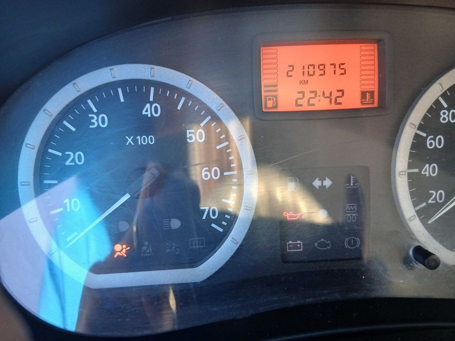 Vand Logan 1.4 benzină +gpl ,an 2007,210000 km,inestetic dar funcționează foarte bine.