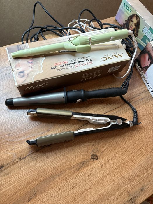 3 вещи в одной цене продается плойка для локонов