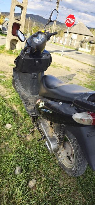 Vând scuter 50 2t cu acte