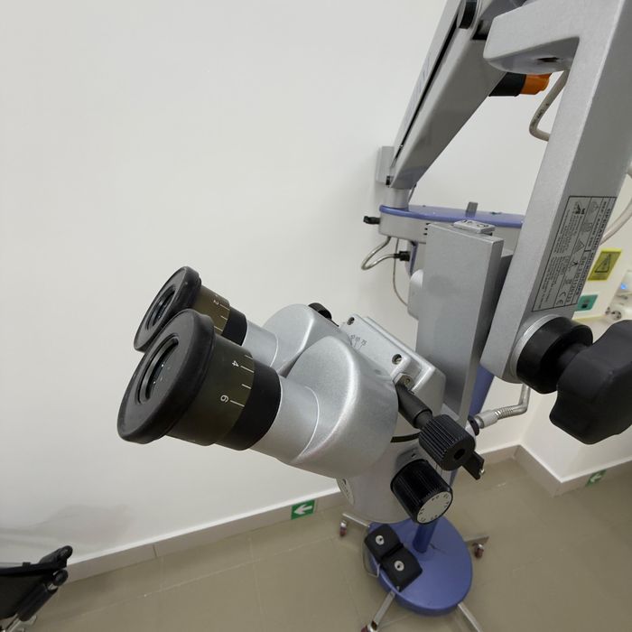 Операционный микроскоп