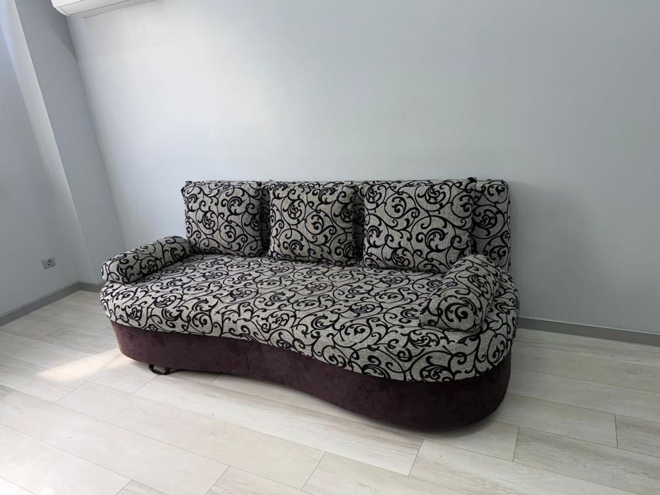 Диван , двухспальный , срочно