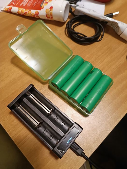 Acumulatori 18650 Sony cu incarcator