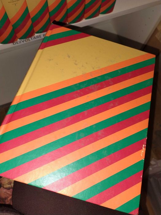 Vând enciclopedie în limba italiană