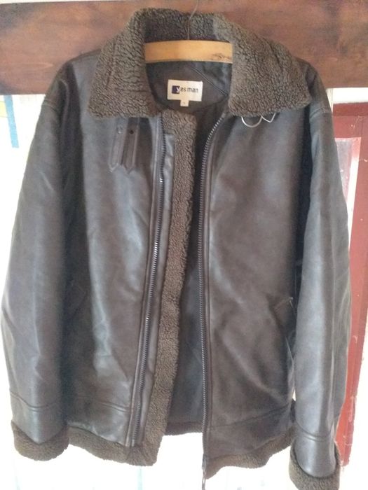 Vand geaca de blană foarte calduroasa