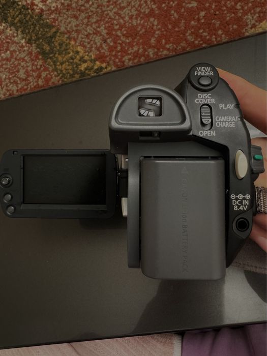 Видеокамера Canon DC410