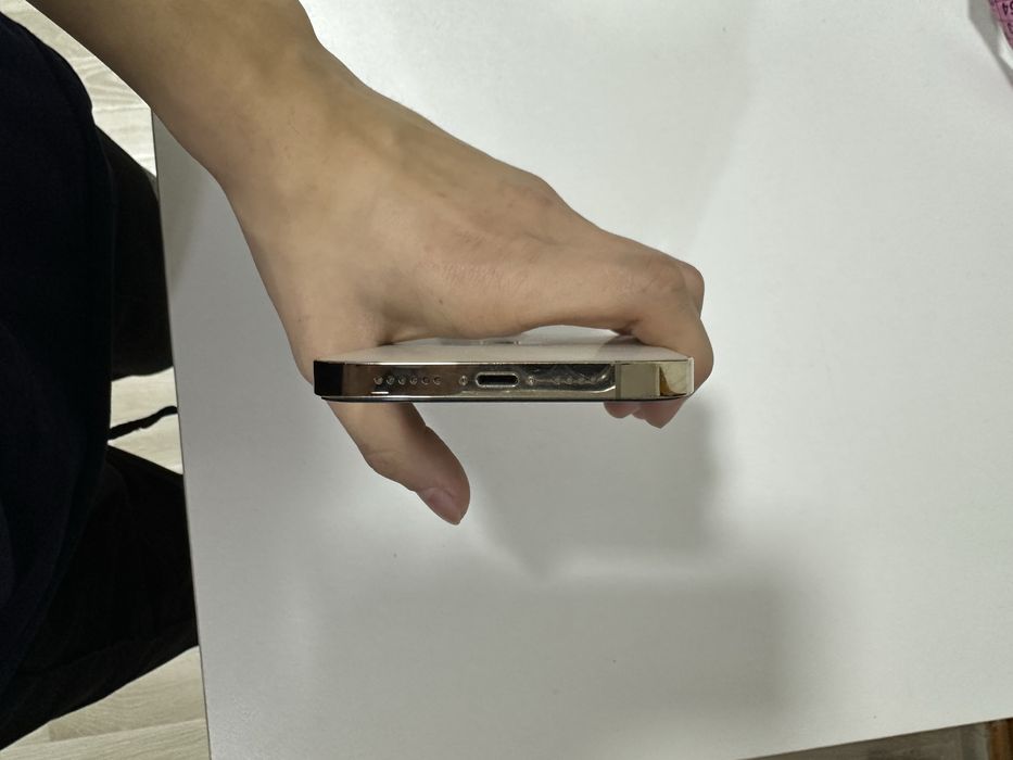 Iphone 12 pro max gold