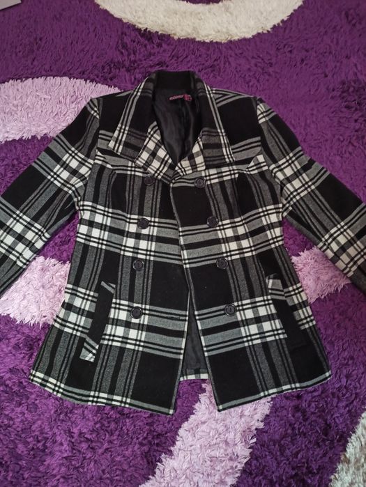 Черно бяло палто