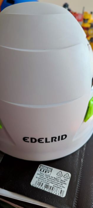 Casca echipamente de munte