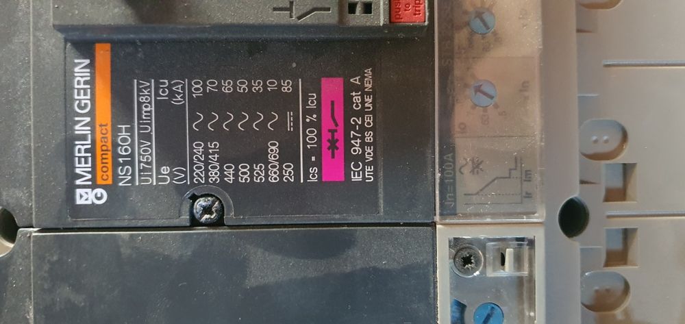 Vand 2 intrerupator automat Merlin Gerin clasa compact