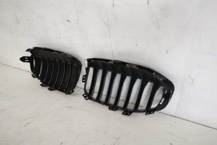 Grila Centrala Nara Stanga Originala In Stare Buna BMW Seria 1 F40 201