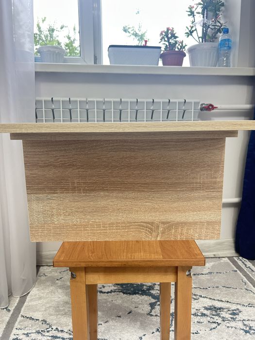 Столик на подлокотник дивана