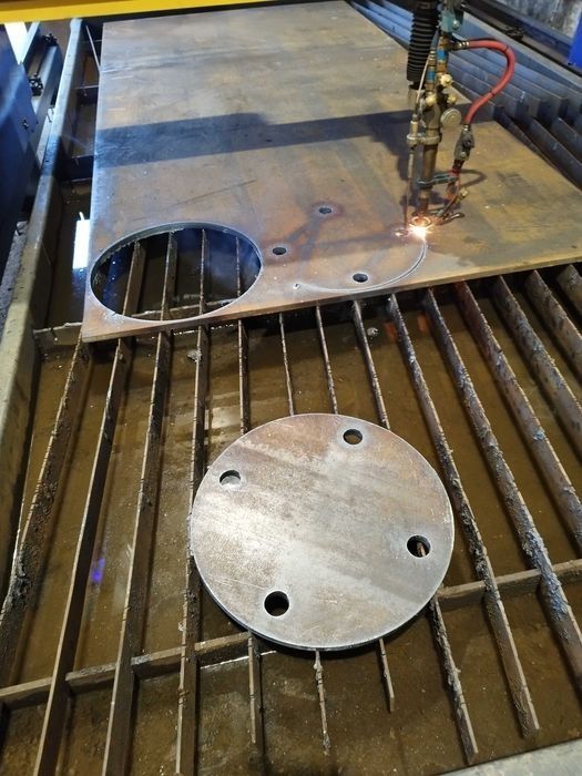 Дупча, пробивам отвори на метални, планки, винкели на щанц преса