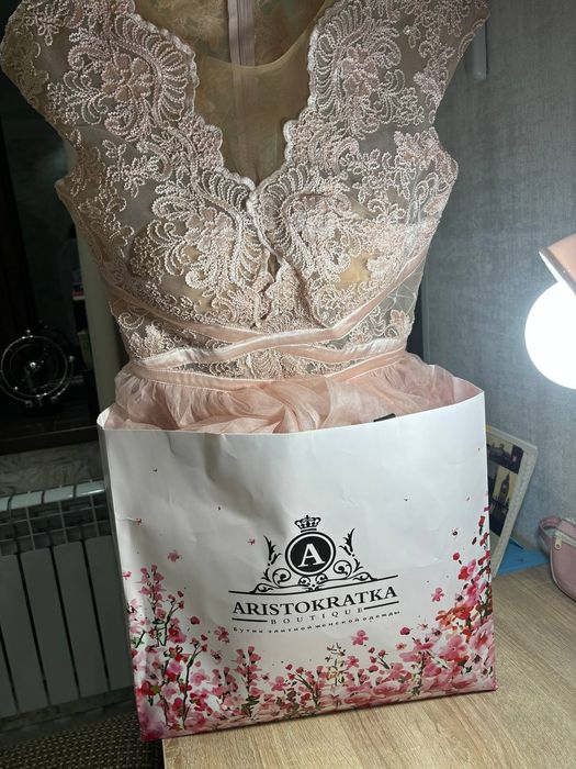 Вечернее платье пудрового цвета