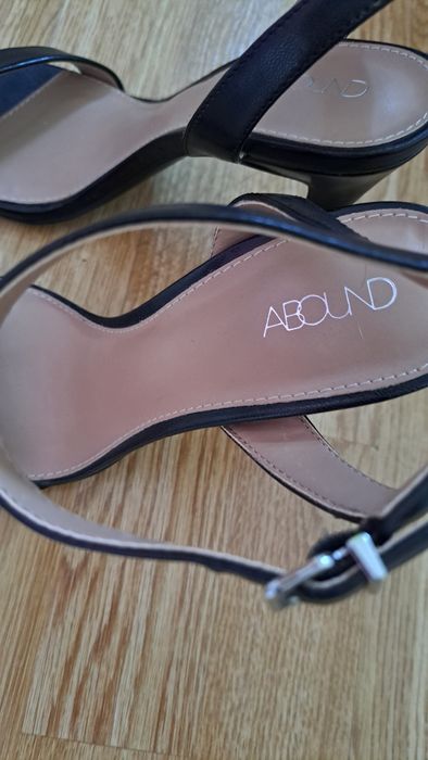 Новые 39 размер босоножки