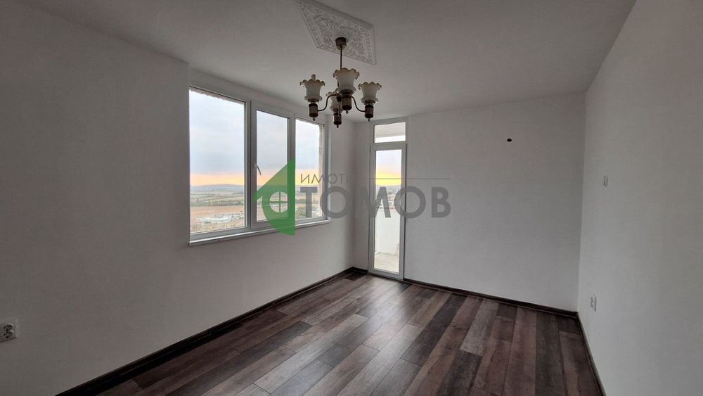 Много просторен и ремонтиран тристаен апартамент в кв. Три Чучура