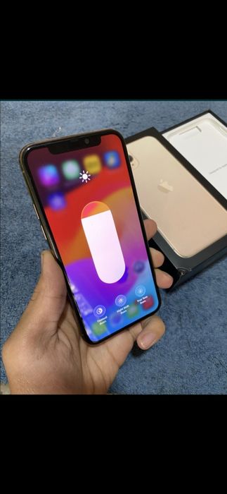 Iphone 11 pro sotiladi xotira 64g