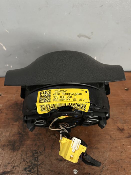 Airbag volan Volkswagen Passat b7/ Golf 6/ Tiguan 3C8880201 T