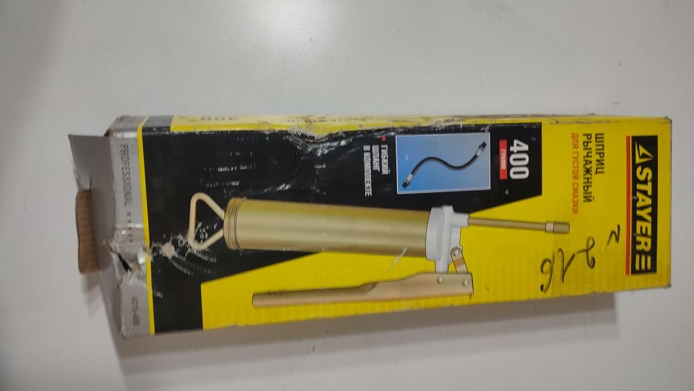 Щриц для смазки автомобиля