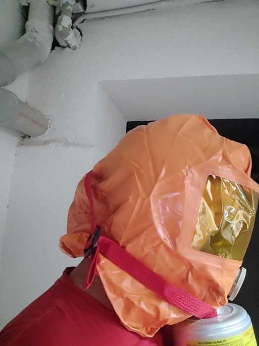 Противогаз , современный и старого образца новые