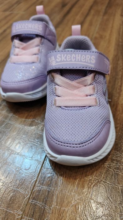 Продам кроссовки skeachers на девочку