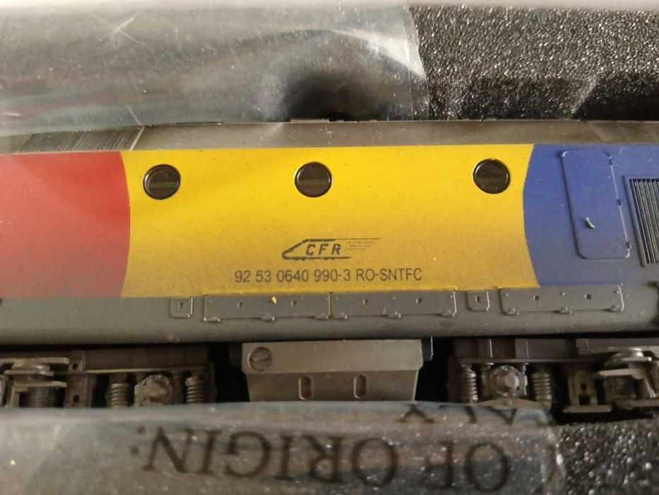 Vând  locomotivă diesel CFR Tricolor 92 53 0640 990-3 Digital + Sound