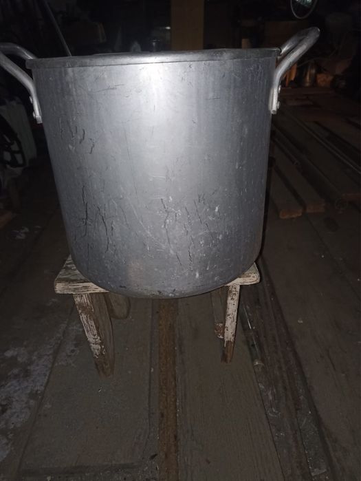 Алюминиевая кастрюля