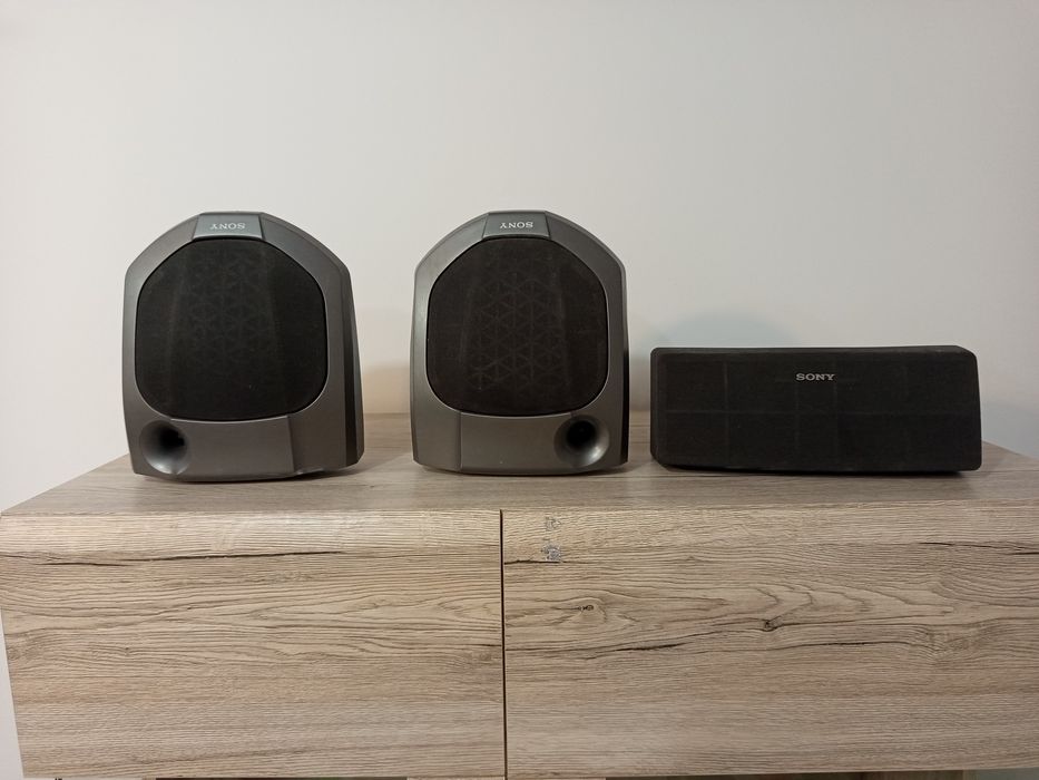 Doua boxe și un bas sony