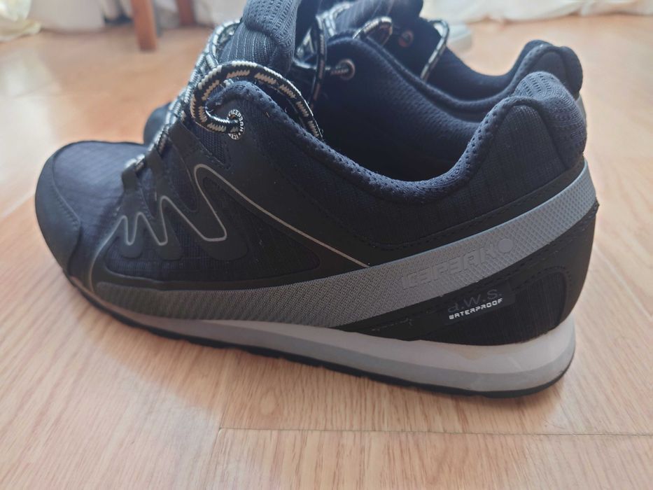 Adidași impermiabili