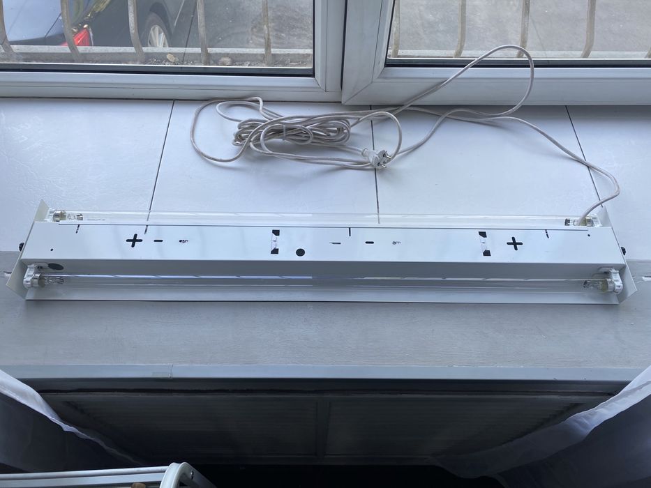 Кварцевая лампа , бактерицидная лампа.