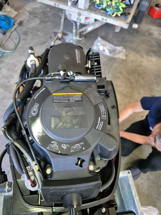 Vând barca gonflabila KOLIBRI KM 450 DSL / Vând Motor PARSUN 20 HP