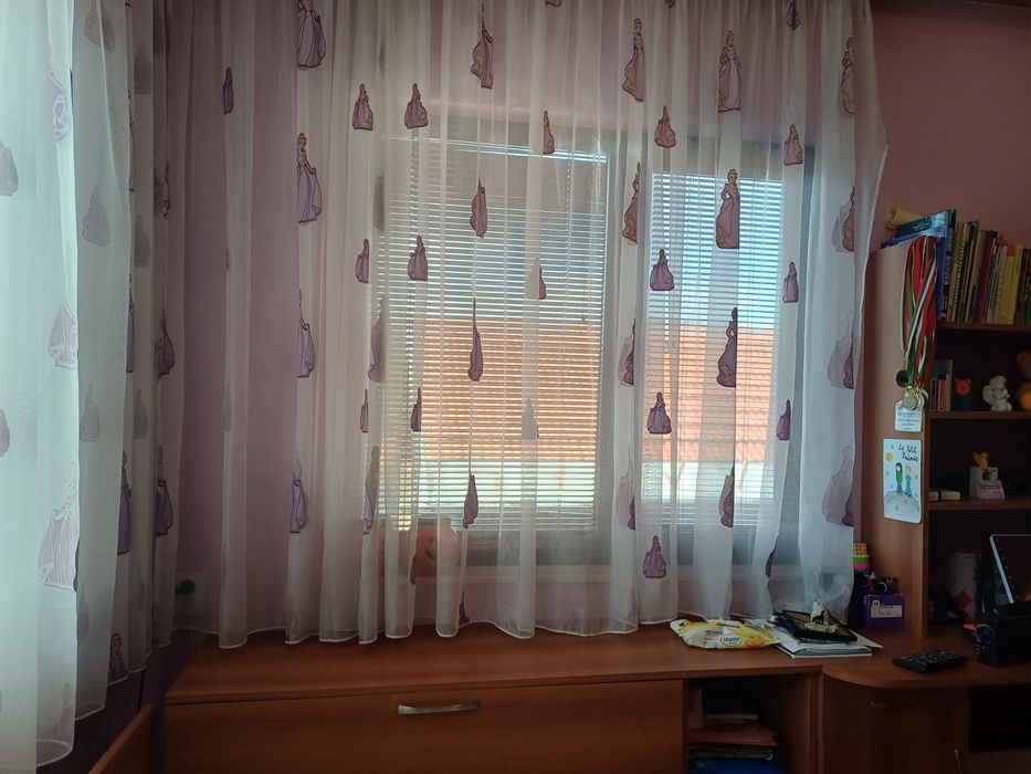 Продавам пердета