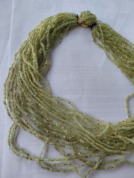 Colier statement multifir, mărgele sticlă verde-fistic (40 cm)