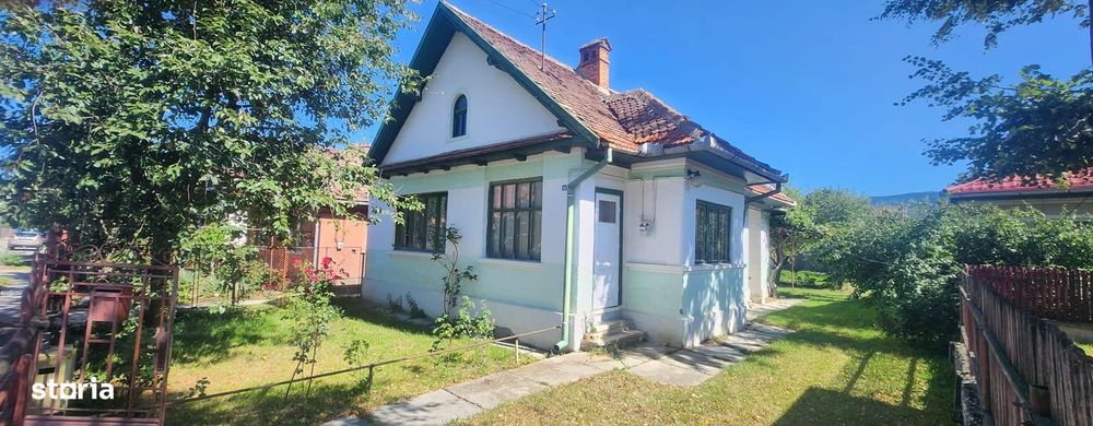 Casa situată în Rasnov, 4 camere, teren 500 mp, Vanatorilor nr. 66!