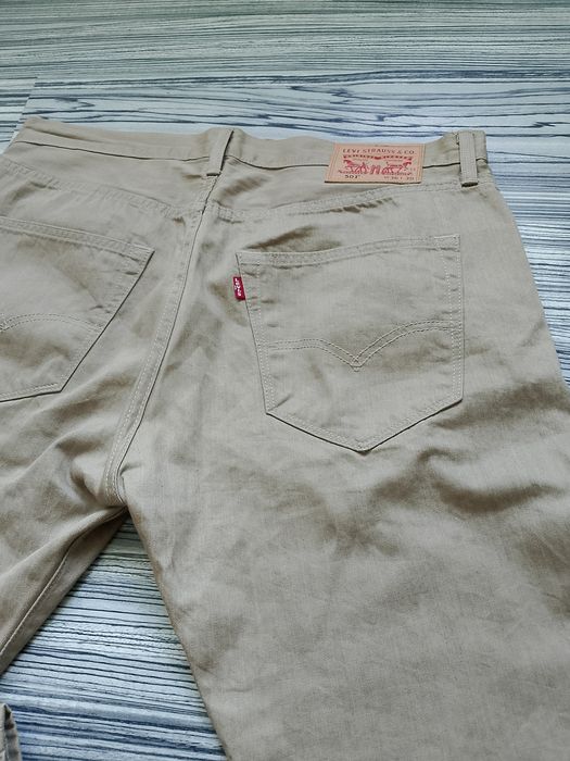 Blugi Levi's stare foarte buna