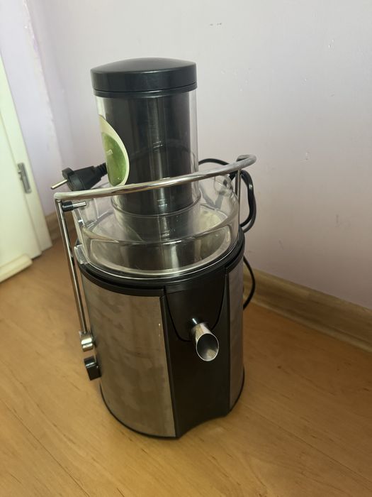 Сокоизтисквачка с контейнер