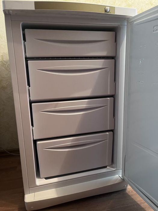 Продам морозильную камеру Indesit