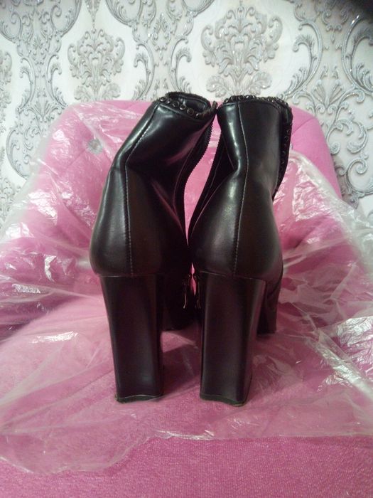 Продам ботильоны.