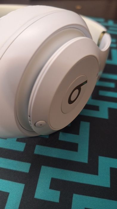 Наушники Beats Studio 3. В идеальном состоянии. Возможен обмен доставк