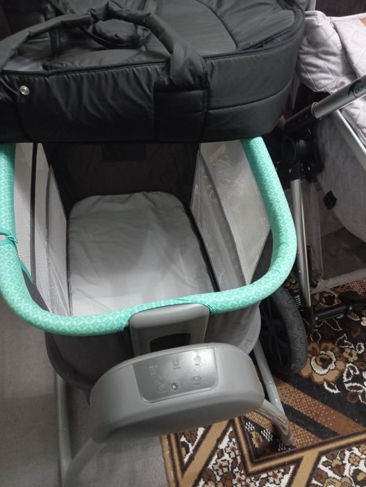 Срочно уступлю комплект коляска манеж