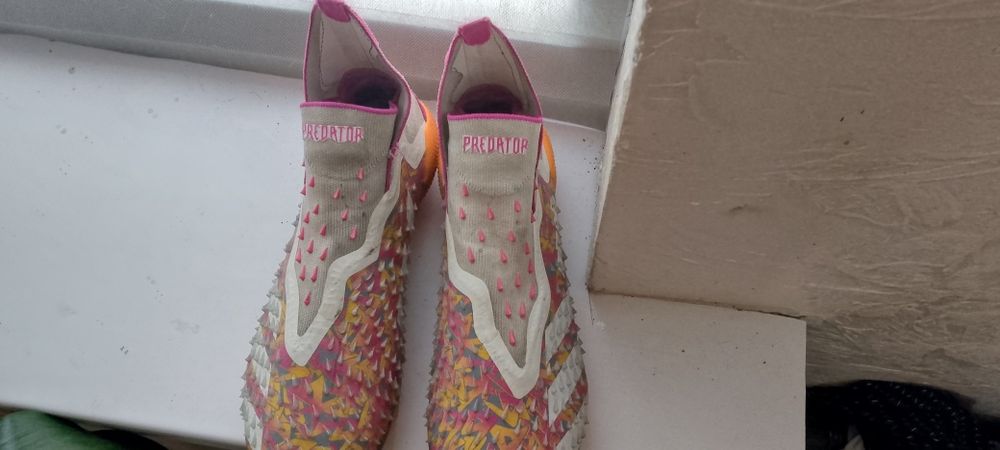 Продам бутсы Адидас предатор