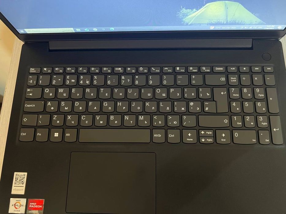 Ноутбук Lenova 8/256 плоский экран