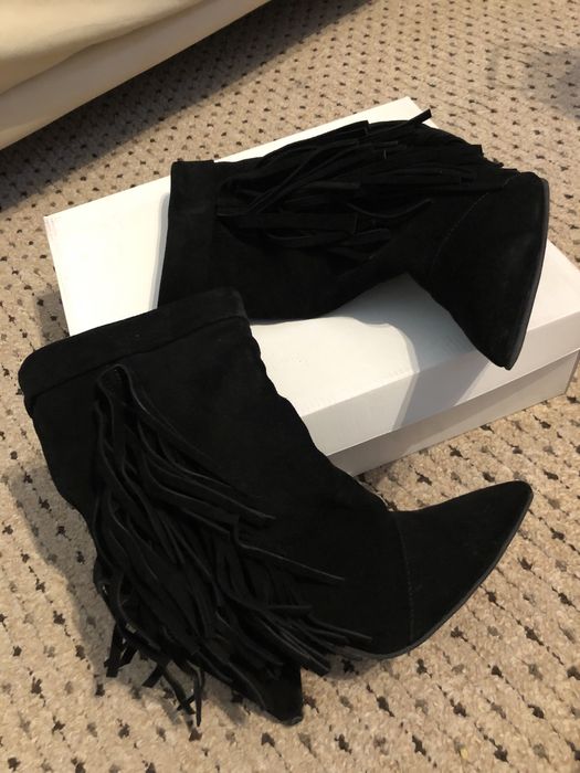 Vând ghete piele întoarsă negre cu ciucuri mărimea 38